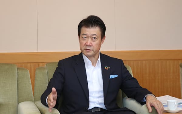中沢社長は専門人材育成のため、ノウハウをもつ外部企業へ出向させる戦略を示した