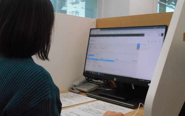 コロナ患者の情報管理システムを使う東京都内の保健所（一部画像処理しています）