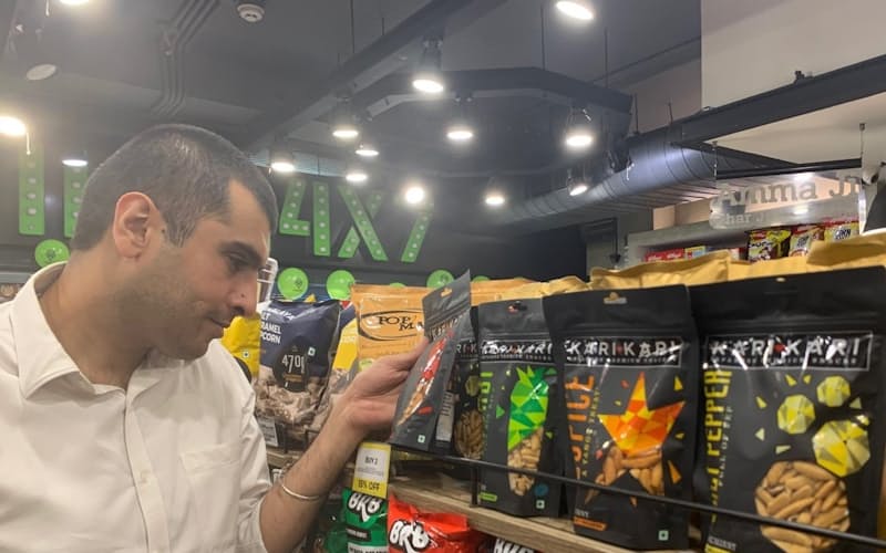 商品はコンビニエンスストアから零細・小型店まで幅広く販売する 商品はコンビニエンスストアから零細・小型店まで幅広く販売する