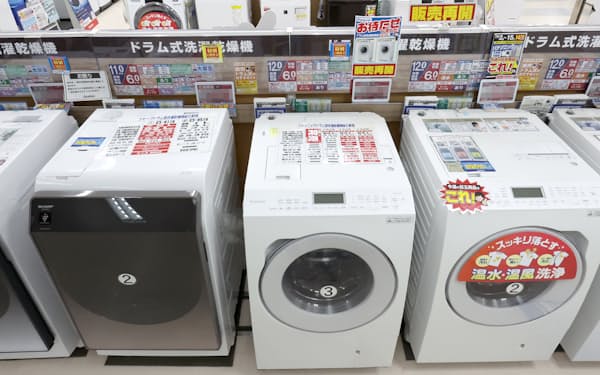 パナソニックは洗濯機などの家電製品を値上げする（大阪市の家電量販店）＝一部画像処理しています