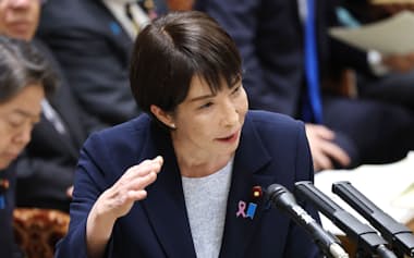 参院予算委で答弁する高市首相(14日)