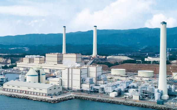 火力発電の燃料費高騰が収益を圧迫している（福島県にあるJERAの広野火力発電所）
