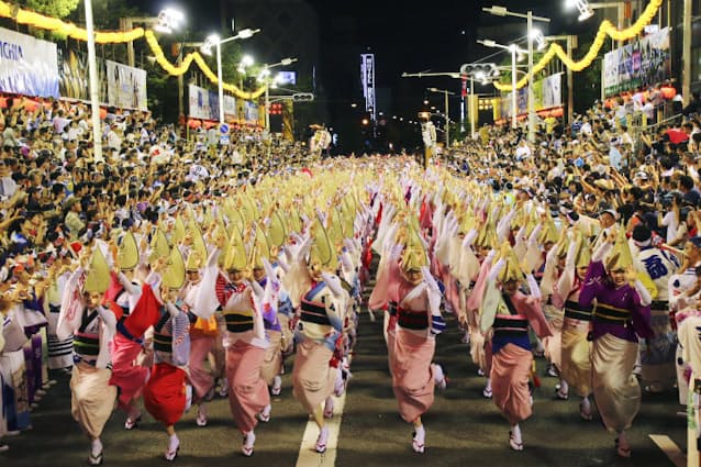 徳島・阿波おどり、3年ぶり観客入れ屋外開催 - 日本経済新聞