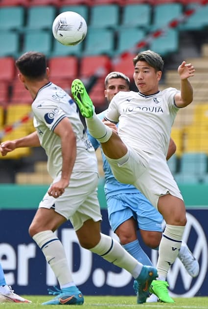 サッカー独杯 浅野拓磨がゴール ボーフム勝利に貢献 日本経済新聞 サッカー独杯 浅野拓磨がゴール ボーフム勝利に貢献 日本経済新聞