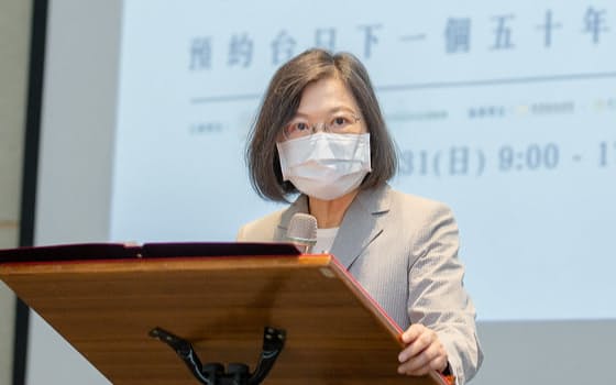 李登輝基金会などが主催したシンポジウムに登壇した台湾の蔡総統（31日、台北市）＝総統府提供