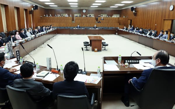 選挙区の合区問題について参考人質疑が行われた参院憲法審査会（8日）