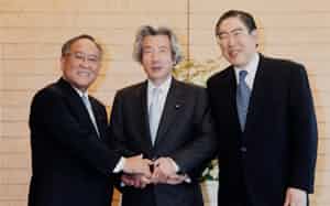 新旧会長で小泉首相に挨拶した 新旧会長で小泉首相に挨拶した