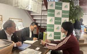 関西みらい銀行は近畿大学の施設に起業家向けの相談窓口を設置した(18日、東大阪市) 関西みらい銀行は近畿大学の施設に起業家向けの相談窓口を設置した(18日、東大阪市)