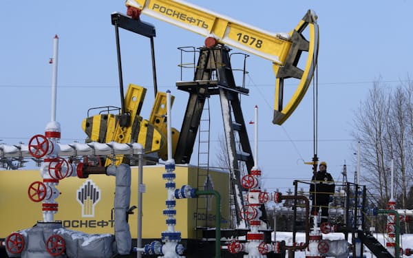 西シベリアにあるロスネフチの石油採掘施設=ロイター