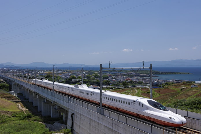 新幹線 車窓の絶景 富士山や立山連峰に続く名所は 日本経済新聞 新幹線 車窓の絶景 富士山や立山連峰に続く名所は 日本経済新聞