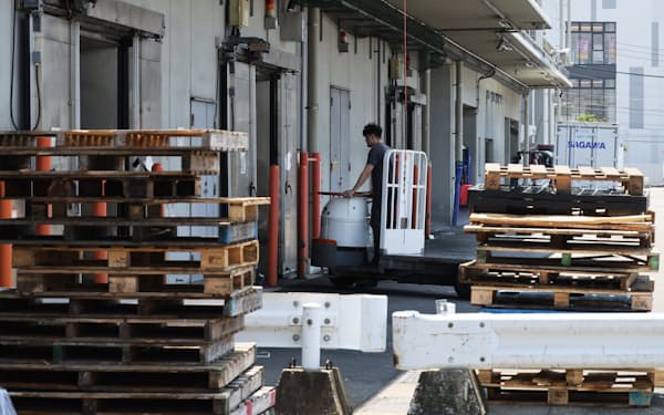 福岡市中央卸売市場で冷蔵倉庫を運営する会社も電気の値上がりに頭を痛めている(7月、同市)