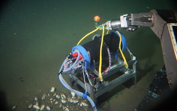 深海海底下の生物を調査する装置（海洋研究開発機構（JAMSTEC）提供）