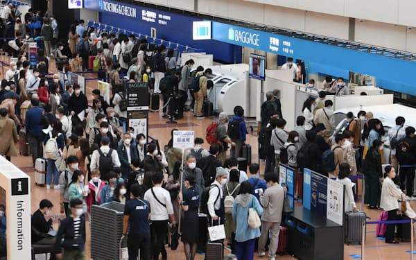 羽田空港の国内線は新型コロナ前の８割程度にまで回復したが、今後の大きな伸びは見込みにくい