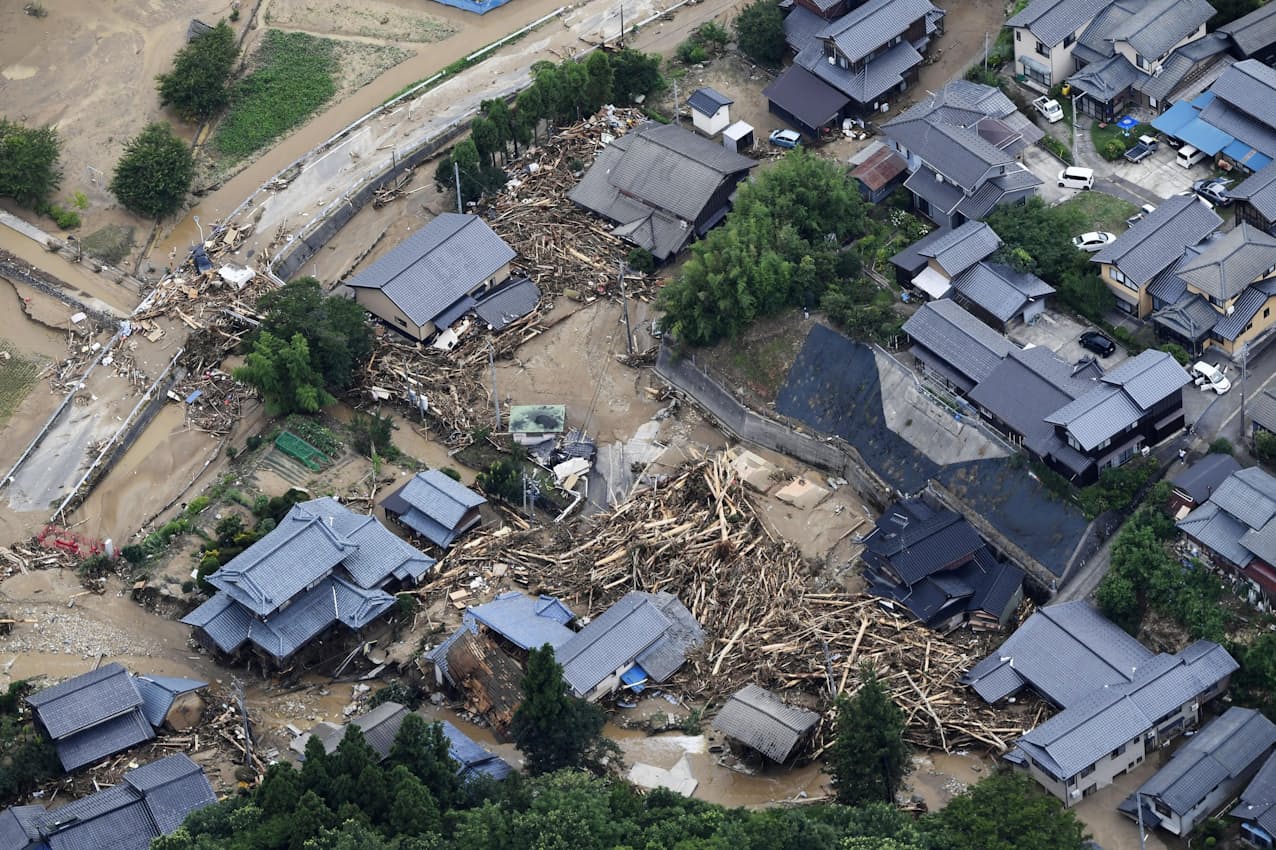 　大雨の影響で被害のあった新潟県村上市小岩内地区の現場=4日午後1時27分（共同通信社機から）