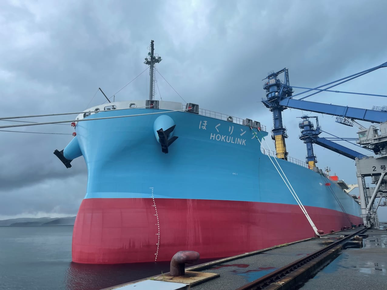 北陸電力の新型石炭船「HOKULINK」。商船三井と大島造船所が共同開発した