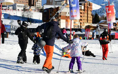 フランスなどアルプスのスキー場はロシア人観光客にも人気だ(仏東部のスキー場)=AP
