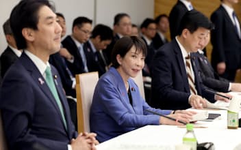 経済財政諮問会議で発言する高市首相(12日、首相官邸)