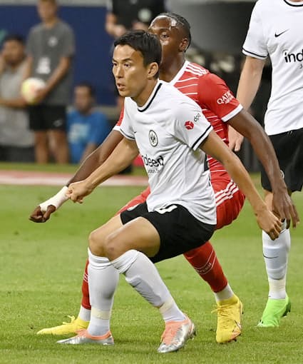 長谷部誠が開幕戦途中出場 チームは大敗 海外サッカー 日本経済新聞 長谷部誠が開幕戦途中出場 チームは大敗 海外サッカー 日本経済新聞