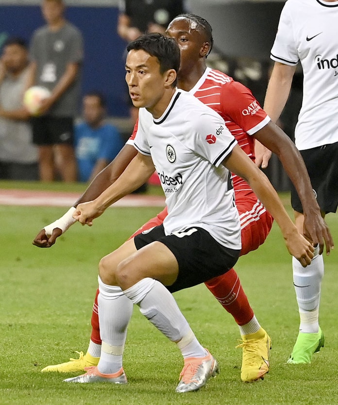 長谷部誠が開幕戦途中出場 チームは大敗 海外サッカー 日本経済新聞 長谷部誠が開幕戦途中出場 チームは大敗 海外サッカー 日本経済新聞