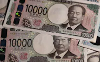 政府・与党は富裕層ほど所得税の負担率が低くなる「1億円の壁」を是正する