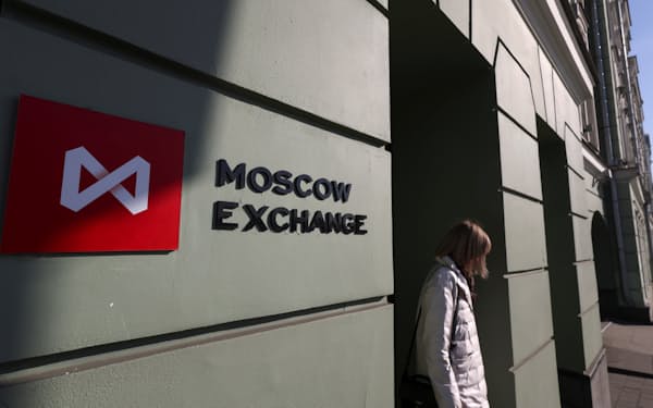 ロシアでは外国人投資家の株式売買をなお制限している（モスクワ取引所）＝ロイター