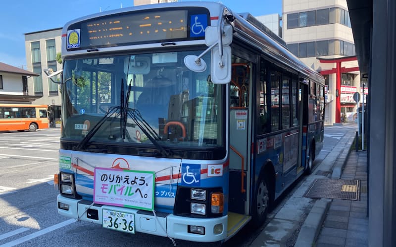 新型コロナウイルス禍が路線バスの経営悪化を加速させた（写真は京浜急行バス）