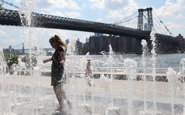 米国は7月の気温が同月として史上3番目の暑さを記録した（8日、ニューヨーク市ブルックリン）＝ロイター