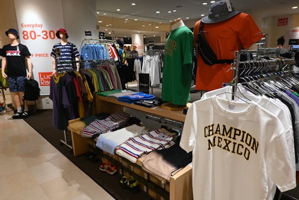 ラックラックは30~80%割引きを掲げている(大宮マルイ店) ラックラックは30~80%割引きを掲げている(大宮マルイ店)