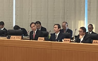 全国知事会は全国知事会議で多文化共生や税財政について議論した(26日、東京都千代田区)