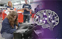 UTIで自動車整備を学ぶ学生たち(11月18日、米カリフォルニア州サクラメント)=NIKKEI montage/中藤玲撮影