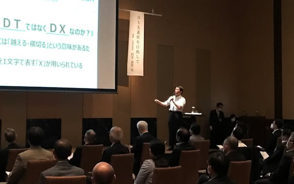 村井知事は避難用アプリを幅広く活用する構想にも言及した(10日、仙台市)