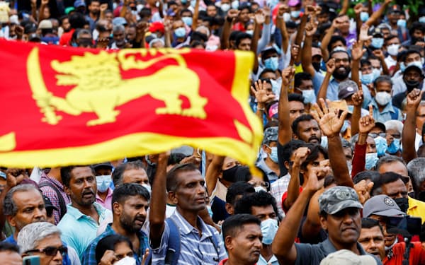 Protesters participate in an anti-government rally, amid the country's economic crisis, in Colombo, Sri Lanka, August 6, 2022. REUTERS/Kim Kyung-Hoon