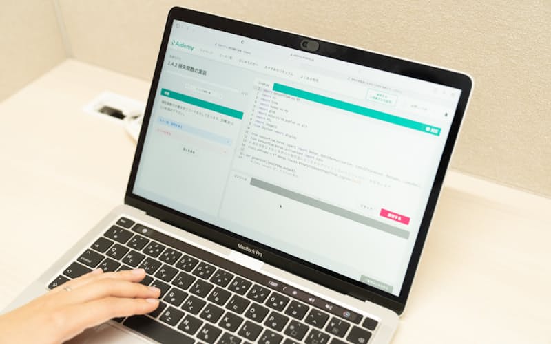 アイデミーは直近1年間で講座数を1.5倍の約150種類に増やした アイデミーは直近1年間で講座数を1.5倍の約150種類に増やした