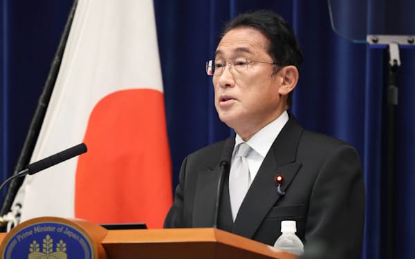内閣改造の狙いなどについて記者会見で説明する岸田首相（10日、首相官邸）