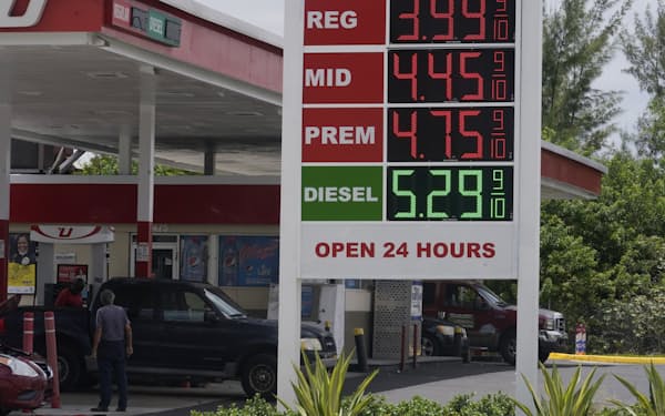 エネルギー価格が下落し、物価全体を押し下げた（７月、米フロリダ州）＝ＡＰ