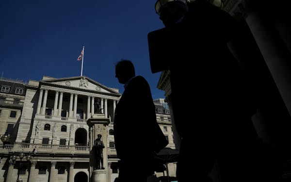 英イングランド銀行は10～12月期から景気後退に入るとみている（8日、ロンドン）=ロイター