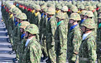 自衛隊観閲式に参加した自衛隊員(陸上自衛隊朝霞駐屯地)