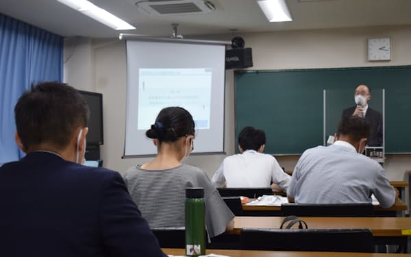 池田泉州ホールディングスは教員向け研修を実施した（8月9日、大阪市）