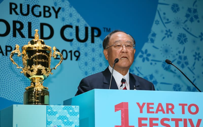 ラグビーW杯の組織委員会会長をつとめた ラグビーW杯の組織委員会会長をつとめた