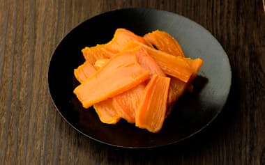 さつまいもの希少品種「兼六」を使った干し芋。26年1月の発売を予定する