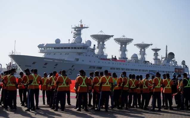 中国調査船、スリランカ入り 「債務のワナ」象徴の港（写真=AP） - 日本経済新聞
