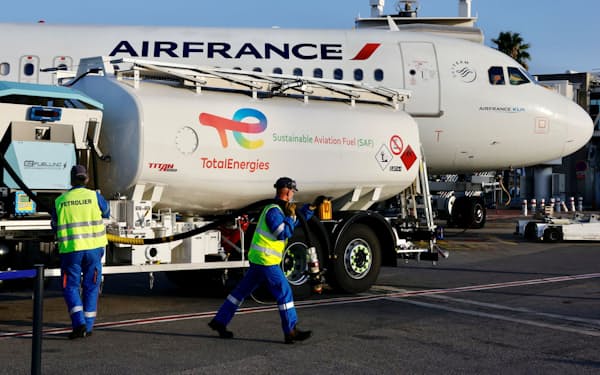 再生航空燃料の導入は欧州で先行する（パリ）＝ロイター