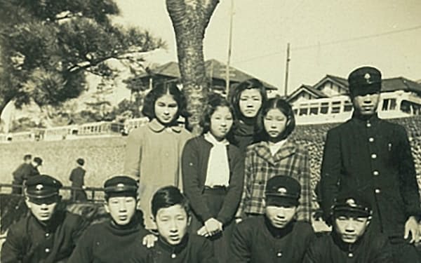 田園調布中学時代の筆者（前列左から３人目）