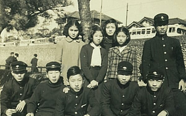 田園調布中学時代の筆者(前列左から3人目)