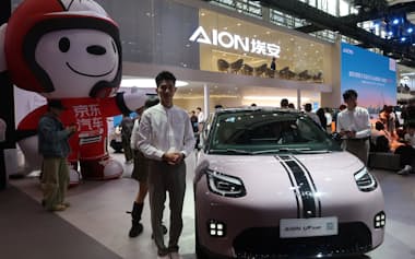 「国民好車」の第1弾となるEV「埃安(AION)UTスーパー」(写真は11月開催の「広州国際汽車展覧会(広州モーターショー)」での展示)