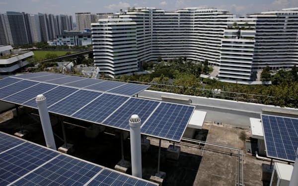 国土が狭いシンガポールは大規模な再生エネ発電施設の整備が難しい＝ロイター
