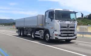 テストコースを走る日野自動車の自動運転トラック(7月、福島県郡山市) テストコースを走る日野自動車の自動運転トラック(7月、福島県郡山市)