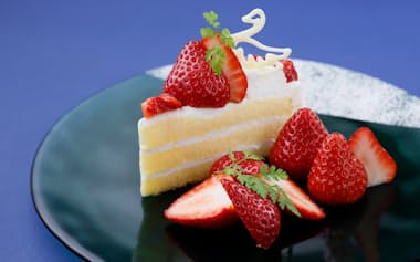 「奈良のいちごフェア」のメニューの一つ、「古都華」を使用したショートケーキ=ホテル日航奈良提供