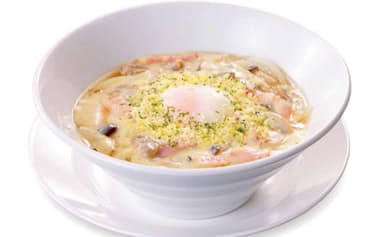 牛乳とチーズを使った濃厚なソースが特徴という=幸楽苑提供