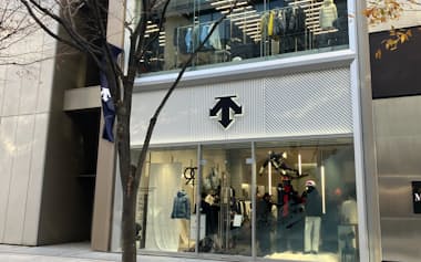 神戸市内にオープンした新店舗「DESCENTE KOBE(デサント神戸)」